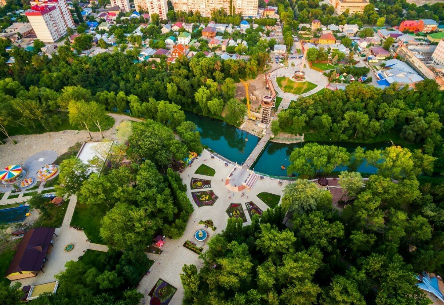 Парк зеленый где находится. Черкесск парк зеленый остров. ПКИО зеленый остров Черкесск. Зеленый остров Черкесск КЧР. Карачаево-Черкесская Республика столица город Черкесск.